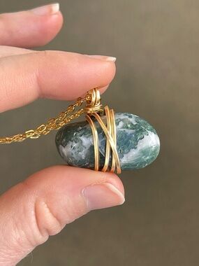 Moss Agate Gold Tone Wire Wrap Necklace